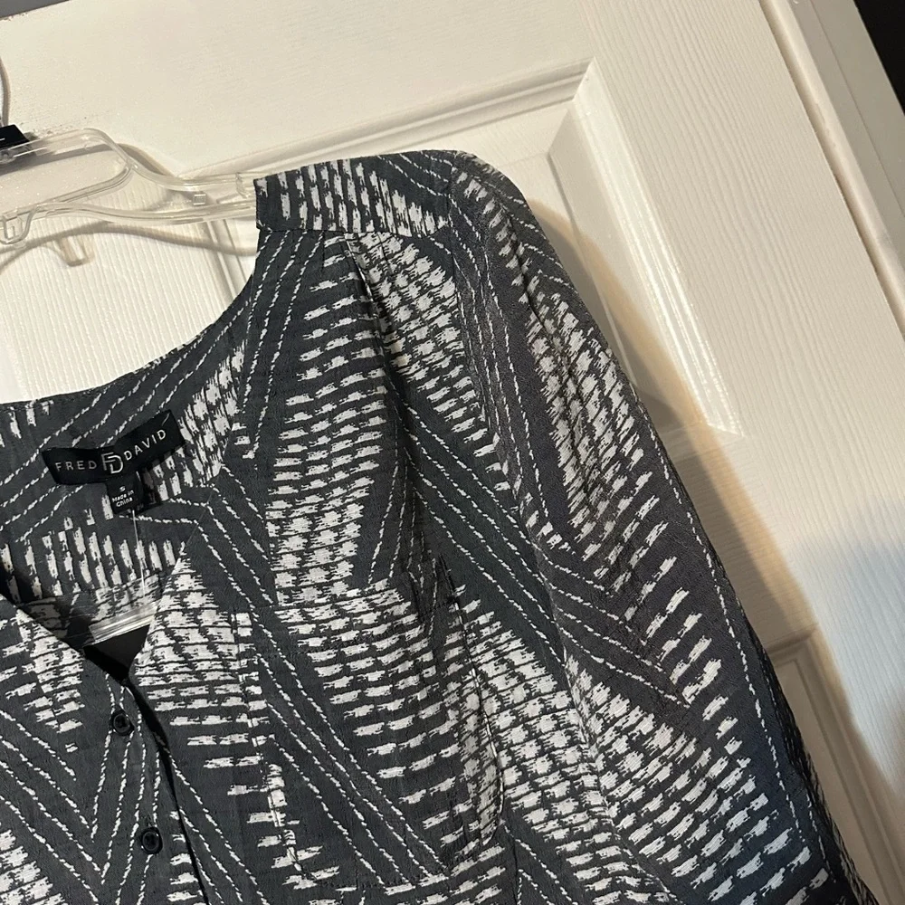 NWT Fred David Chevron Pattern Button Down Top - Picture 6 of 16